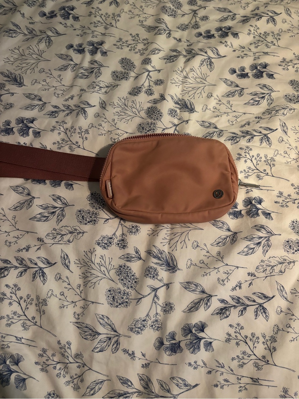 Lululemon Crossbody Bag Dusty Rose - Picture 3 of 8